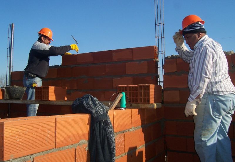 Construcción de 2.000 viviendas dará empleo a 7.000 obreros durante 18 meses