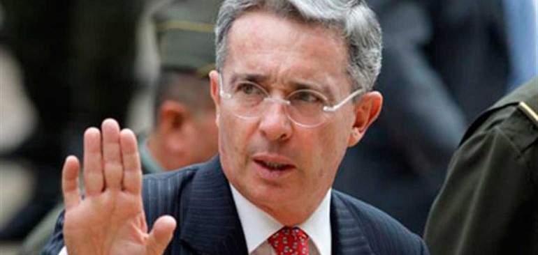 Escándalo judicial de Uribe afecta a Colombia en los mercados internacionales