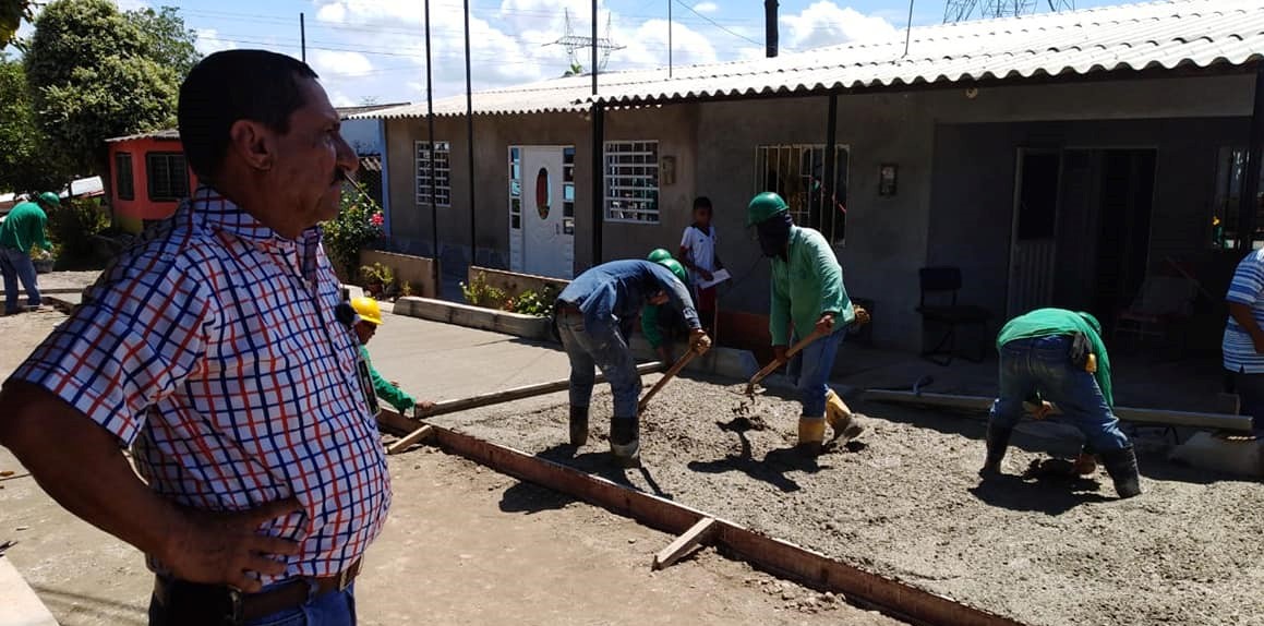 Alcaldía revisa ejecución de obras en auto pavimentación en 4 barrios de la ciudad