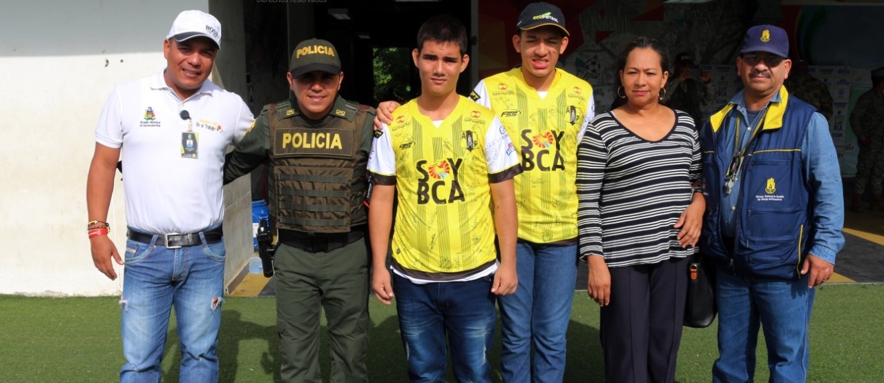 Jóvenes con enfermedades cognitivas reciben regalo del Alianza Petrolera