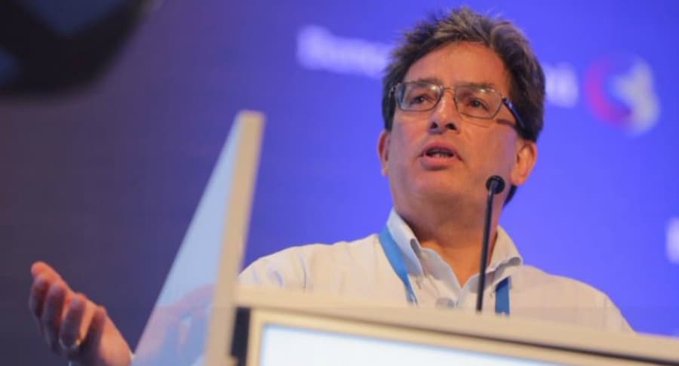 Ministro de Hacienda Alberto Carrasquilla: Su renuncia es inevitable exige opinión pública.