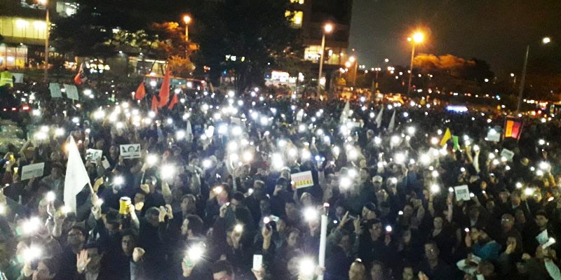 Miles de personas frente a la sede de la fiscalía piden renuncia del Fiscal