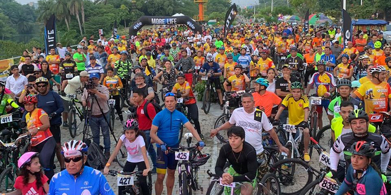 Gran ciclo paseo encabezó en B/bermeja el ex ciclista Santiago Botero