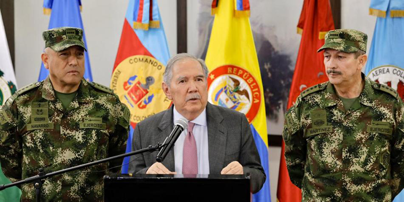 Renuncia ministro de la Defensa Guillermo Botero