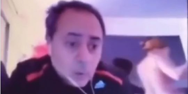 [Video] La mujer de un profesor apareció totalmente desnuda en plena clase virtual