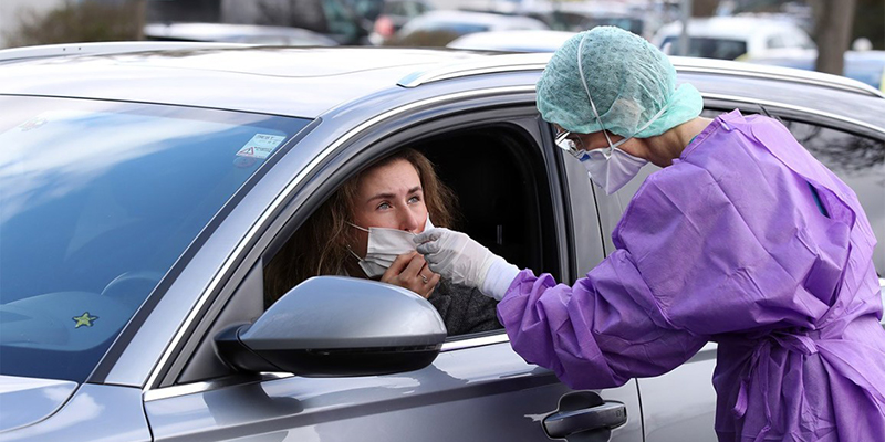 Si crees que tienes COVID-19: Averigua los síntomas y llama a un médico