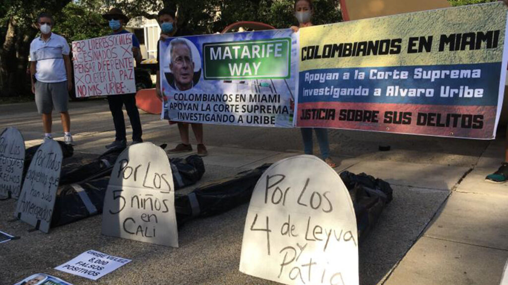 Grupo de colombianos considera una vergüenza nombrar una calle de Miami "Álvaro Uribe Way"