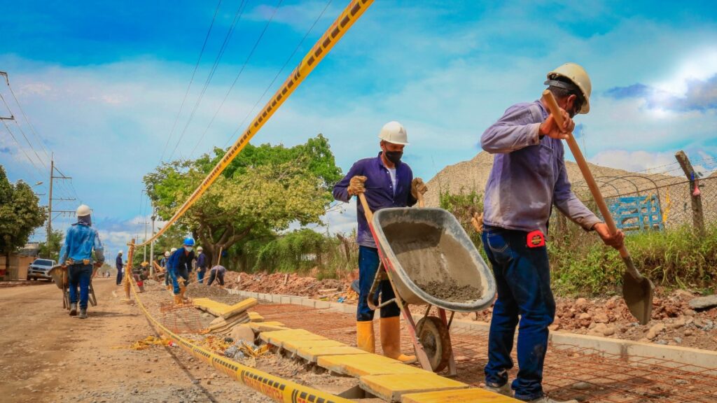 Avanza pavimentación de la vía desde la Glorieta de Fertilizantes hasta el barrio Comuneros