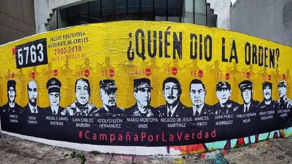 Víctimas reviven mural de 'falsos positivos' y piden a JEP que expulse a Mario Montoya