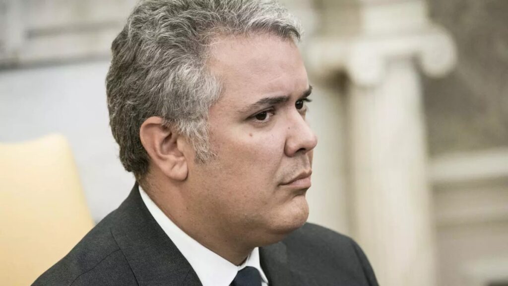 Proponen revocar gobierno de Iván Duque