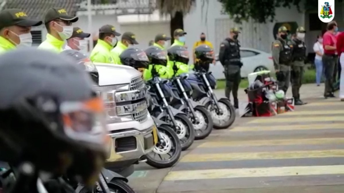 Alcaldía de Barrancabermeja entregó 9 motocicletas a la Policía