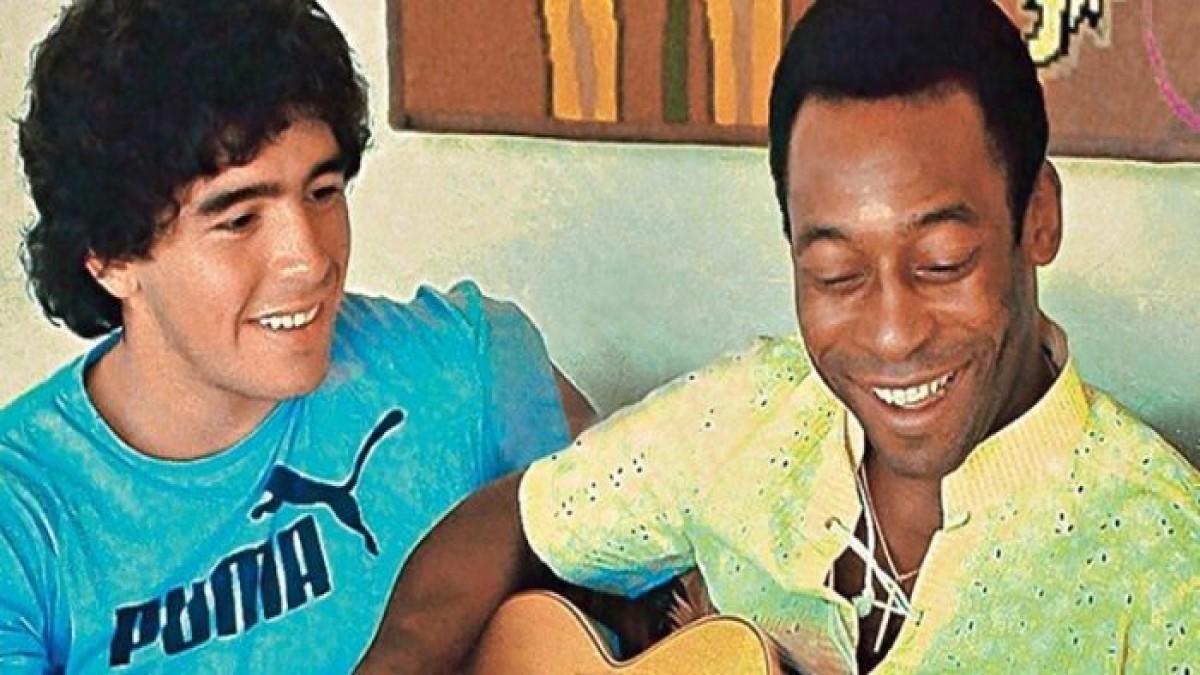 Pelé rechaza que lo comparen con Maradona y dice admirar al astro argentino