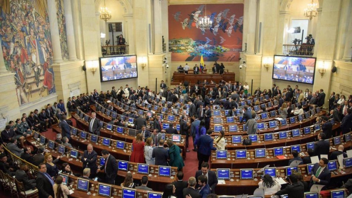 Feria de contratos en el Senado durante la pandemia