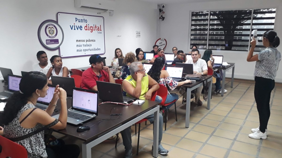 Contrato para instalar Puntos Digitales tiene pólizas falsas