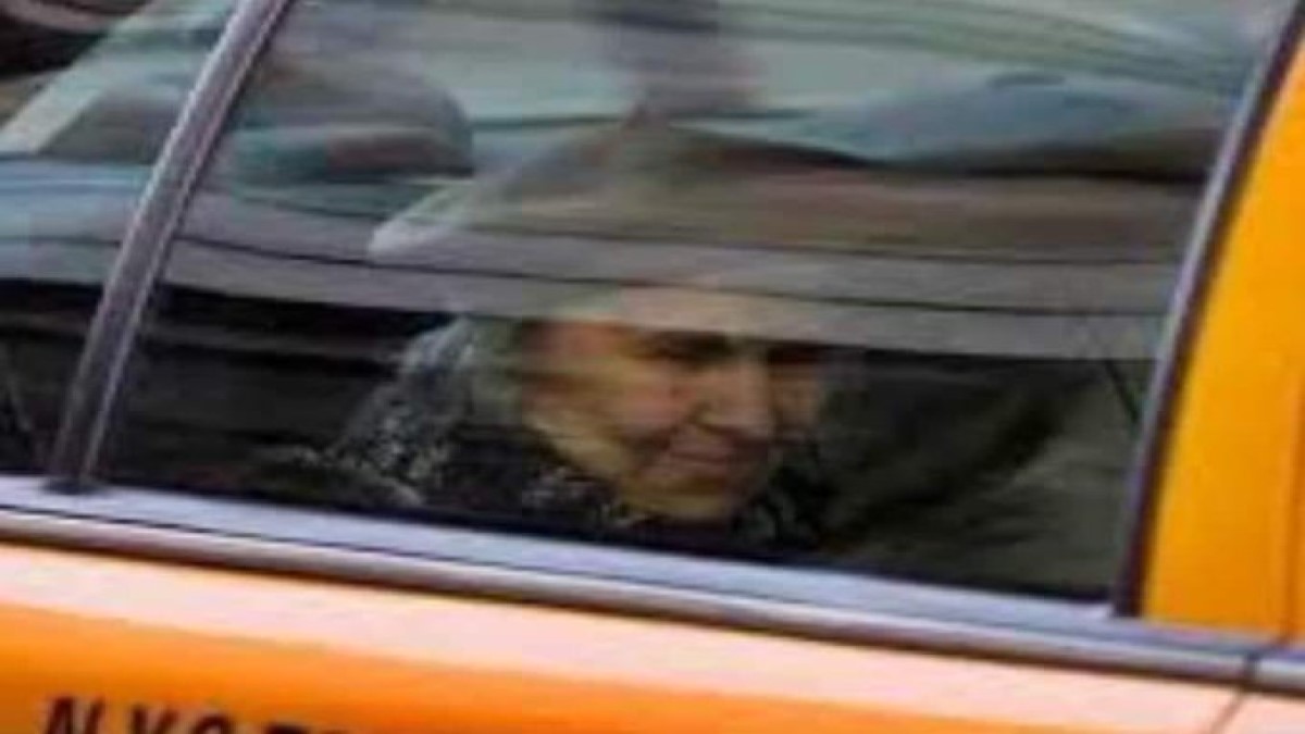 La Anciana y El Taxista