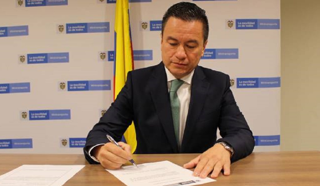 detalles sobre los motivos que llevaron a declarar insubsistencia al director de la Aerocivil, Jair Orlando Fajardo.