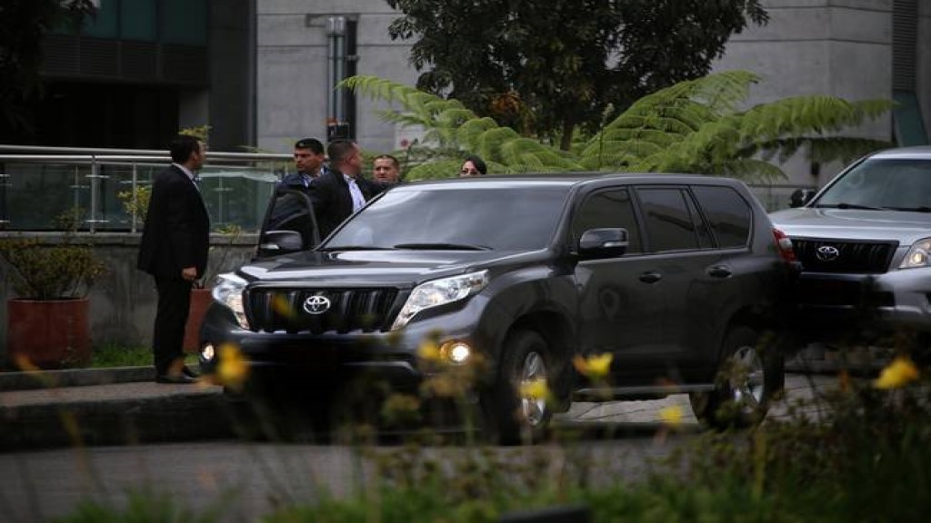 Multimillonario carrusel de contratación en compra de carros blindados